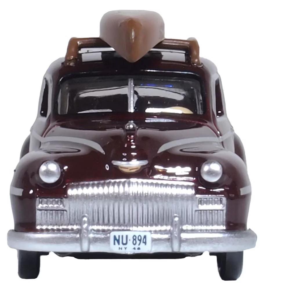1946 DeSoto Suburban with Roof Rack and Canoe Royal Maroon 1/87 (HO) Scale Diecast Model Car - Image 6