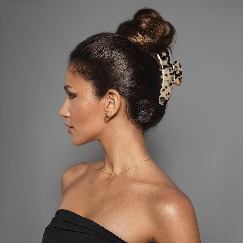 The Hair Edit Vogue Claw Clip: Fashion, For All Hair Types, 1-Piece, Hair Clips and Pins