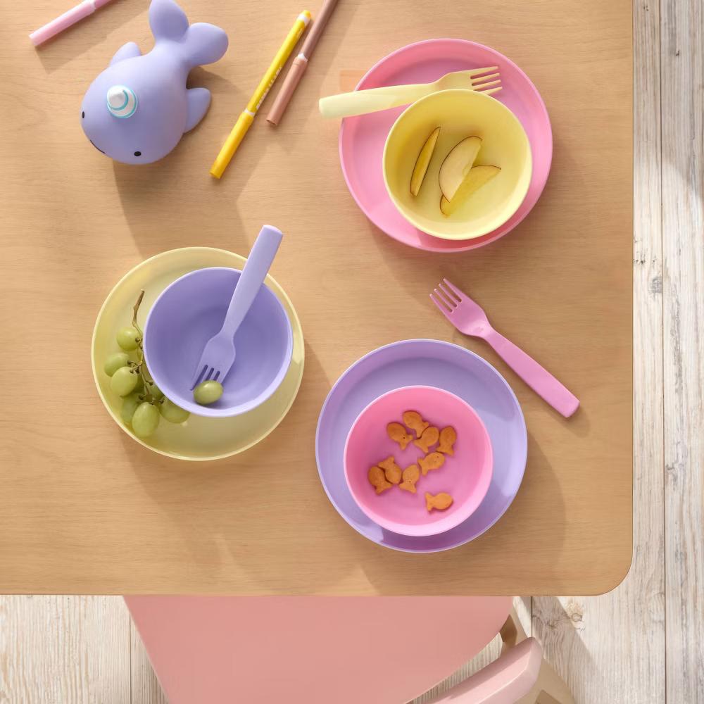 Target 24pc Girls' Plastic Dinnerware Set