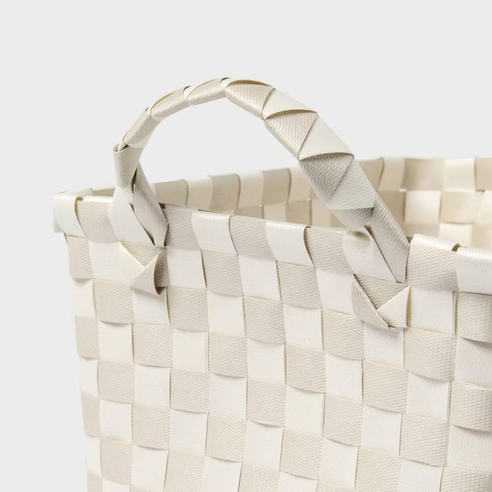 Woven Plastic Basket Small - Image 5