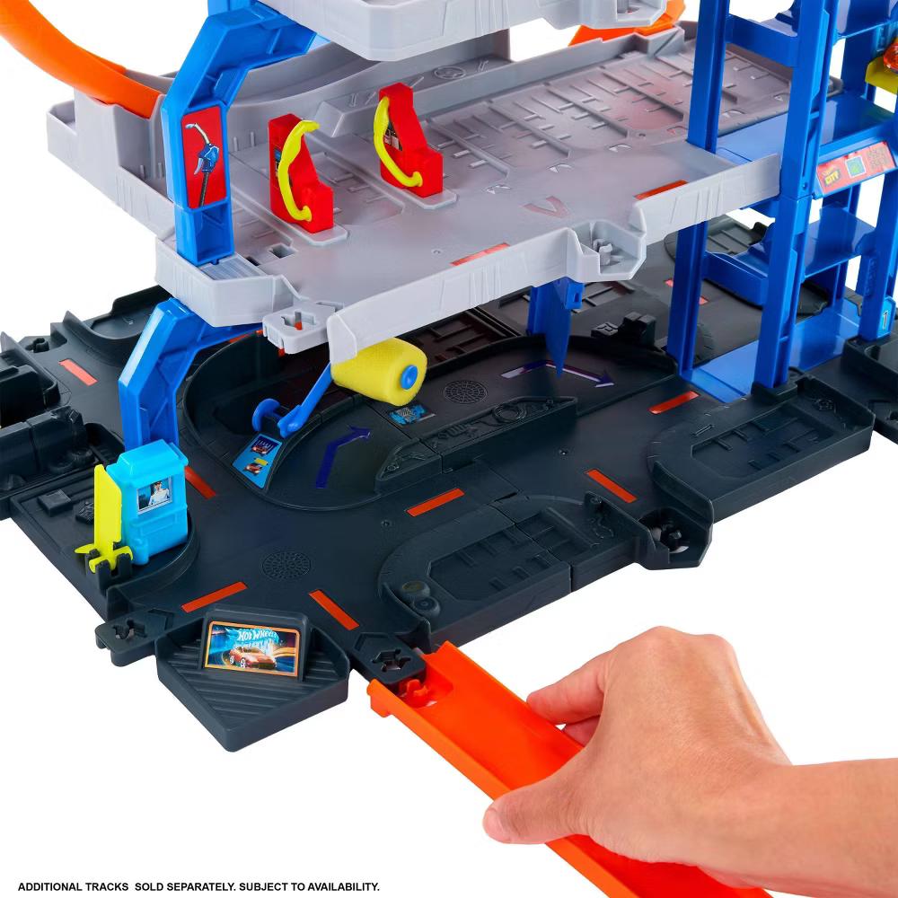 Mega Loop Garage Playset with 1 Die-Cast Toy Car and 1 Toy Helicopter in 1:64 Scale