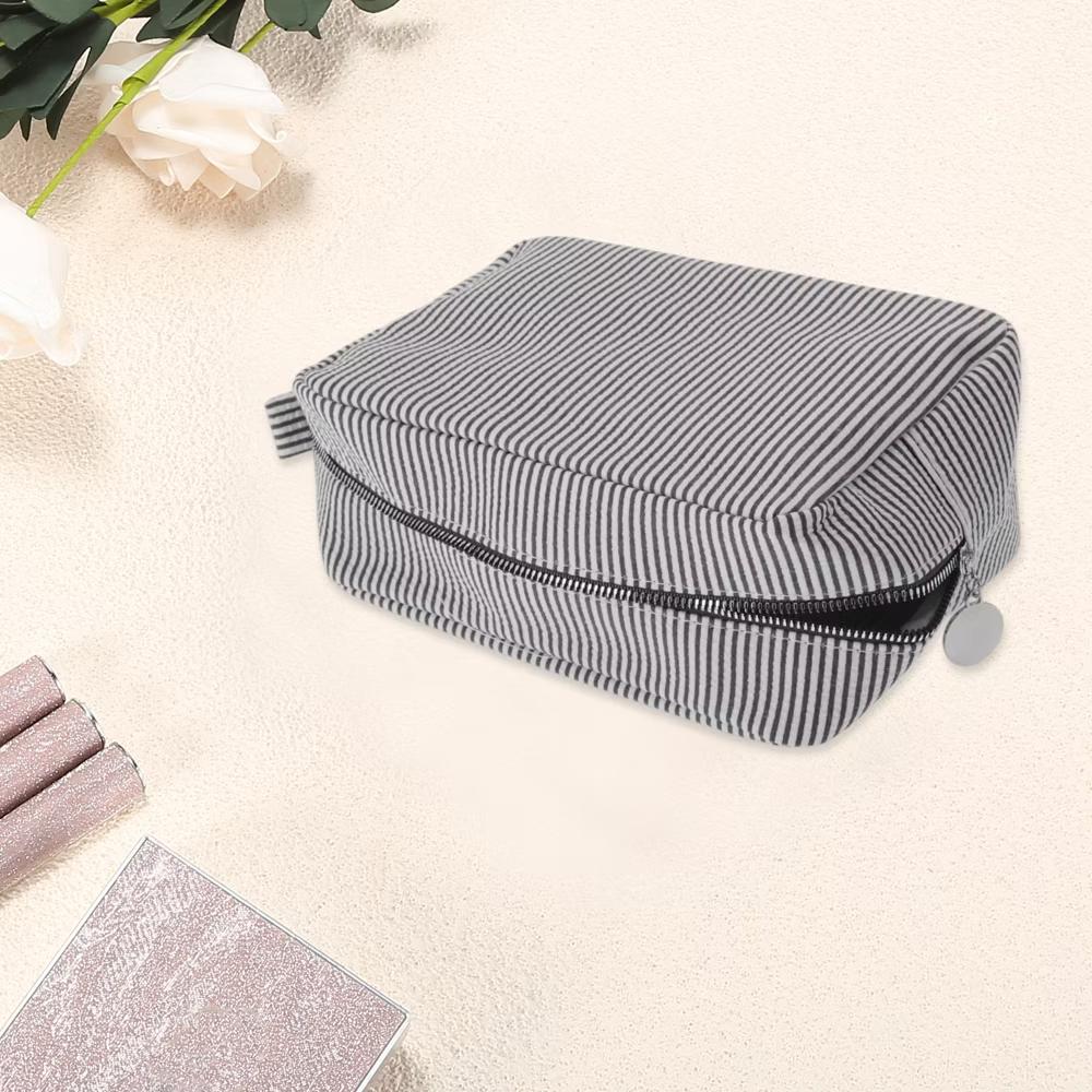 Large Striped Pattern Makeup Bag 1Pc - Image 2