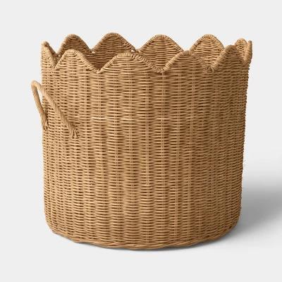 Scalloped Edge Woven Natural Basket