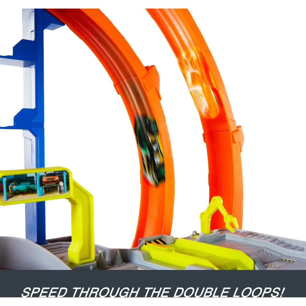 Mega Loop Garage Playset with 1 Die-Cast Toy Car and 1 Toy Helicopter in 1:64 Scale - Image 4