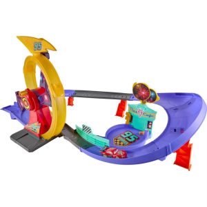 and Pixar Cars Race to Celebrate Lightning McQueen Celebration Raceway Playset & Toy Car