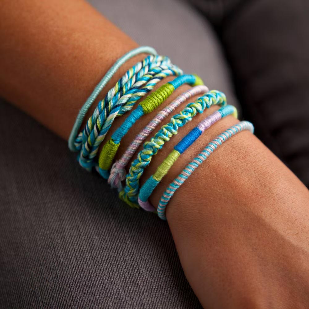 PlayMonster Loopdedoo Bracelet Maker: Creative Craft Jewelry Kit with Weaving Loom & Embroidery Floss - Image 6