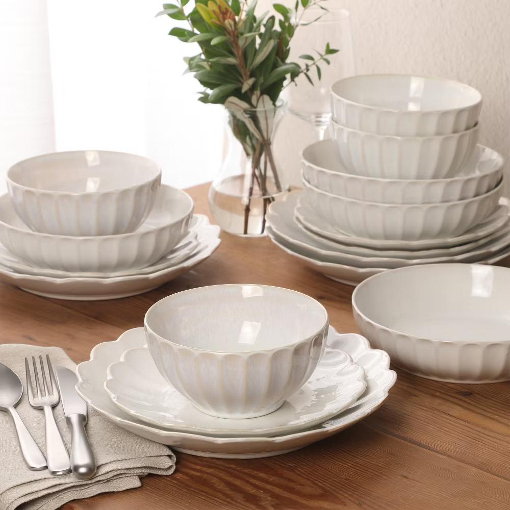 Malibu Shore 16-Piece Scalloped Stoneware Reactive Glaze (Service for 4) Ceramic Plates and Bowls Dinnerware Set - Image 9