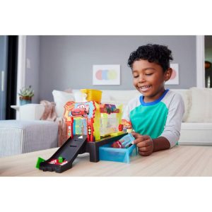 and Pixar Cars Color Changer Race Ready Car Wash Playset & Color Changing Lightning McQueen
