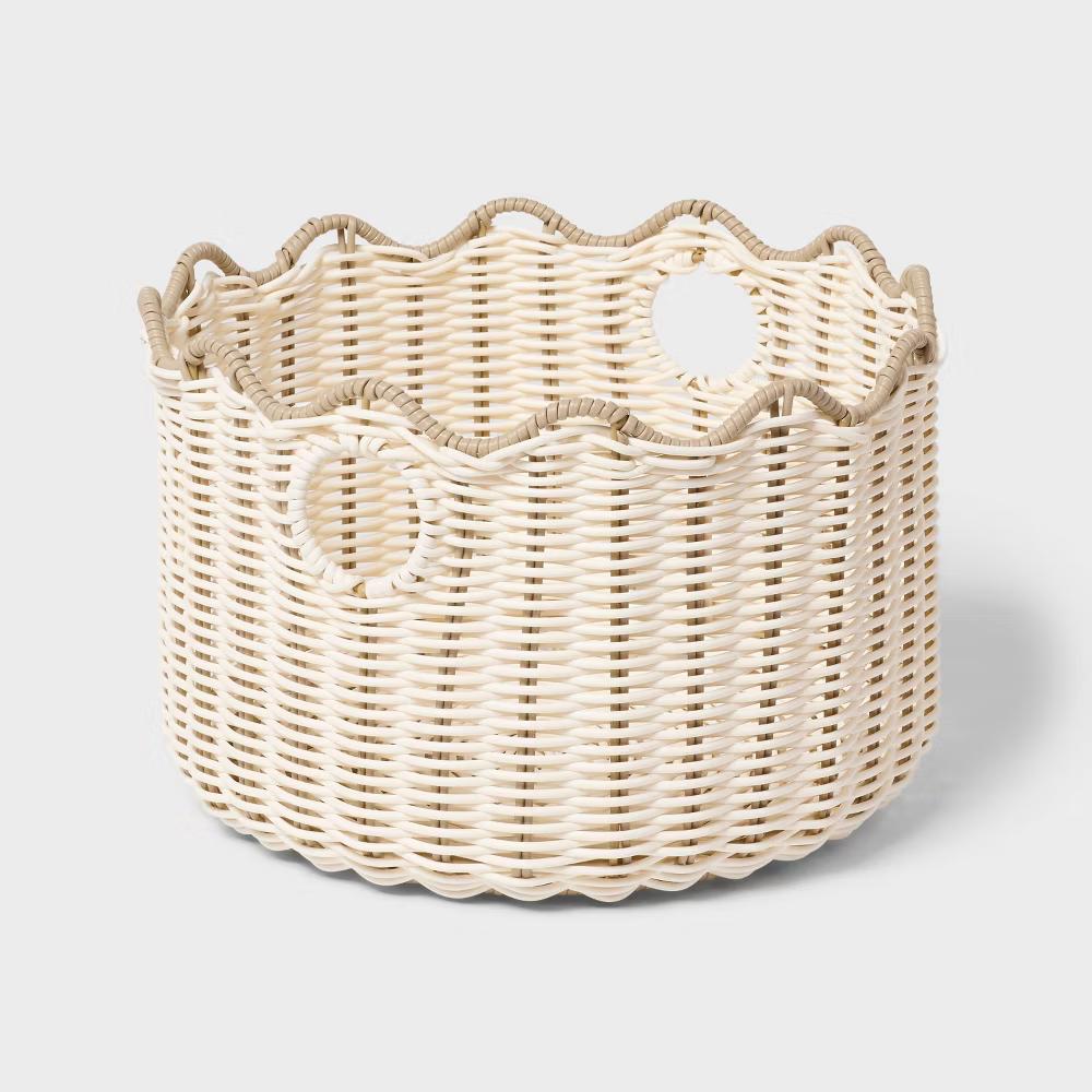 Scalloped Poly Rattan Floor Basket - Image 9