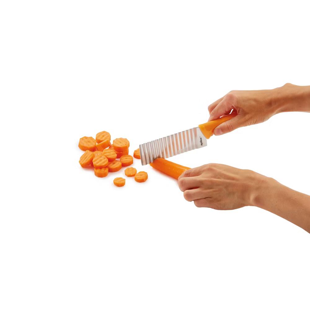 Zyliss Crinkle Cut Knife: Ergonomic Soft-Grip Handle, Stainless Steel Blades, Dishwasher-Safe, Orange Slicer Gadget - Image 3