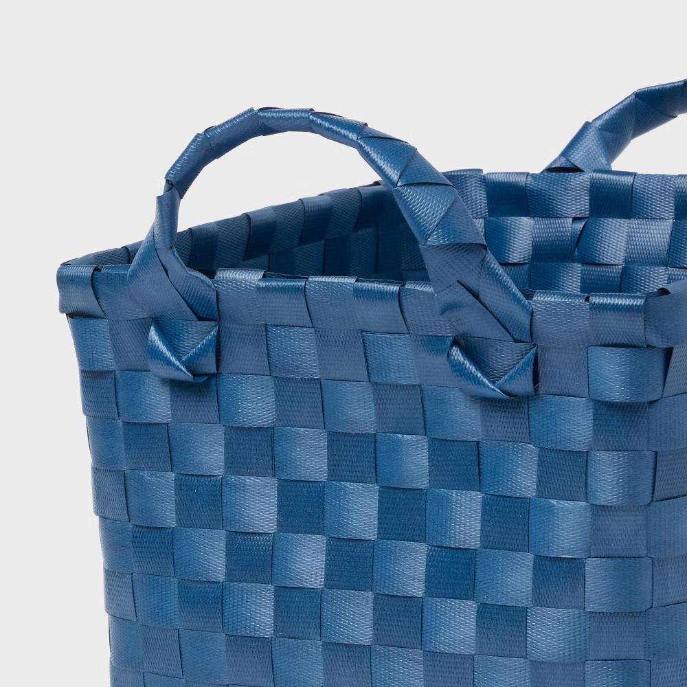 Woven Plastic Basket Small - Image 12