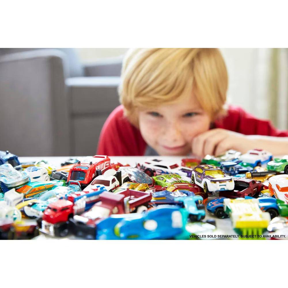 Cars & Trucks Set with 1 Exclusive Car - 1:64 Scale - 8pk - Image 3