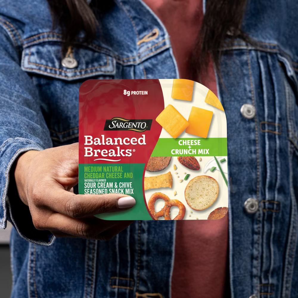 Sargento Balanced Breaks Crunch Mix, Medium Cheddar Cheese, Sour Cream & Chive Snack Mix - 4.5oz/3ct - Image 3