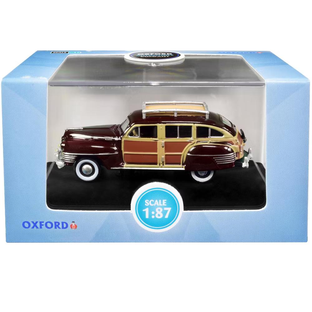 1942 Chrysler Town and Country Woody Wagon Regal Maroon with Roof Rack 1/87 (HO) Scale Diecast Model Car - Image 4