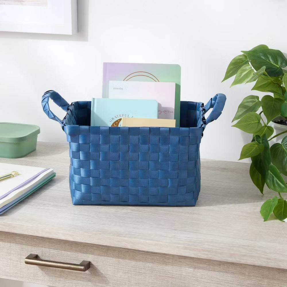 Woven Plastic Basket Small - Image 10