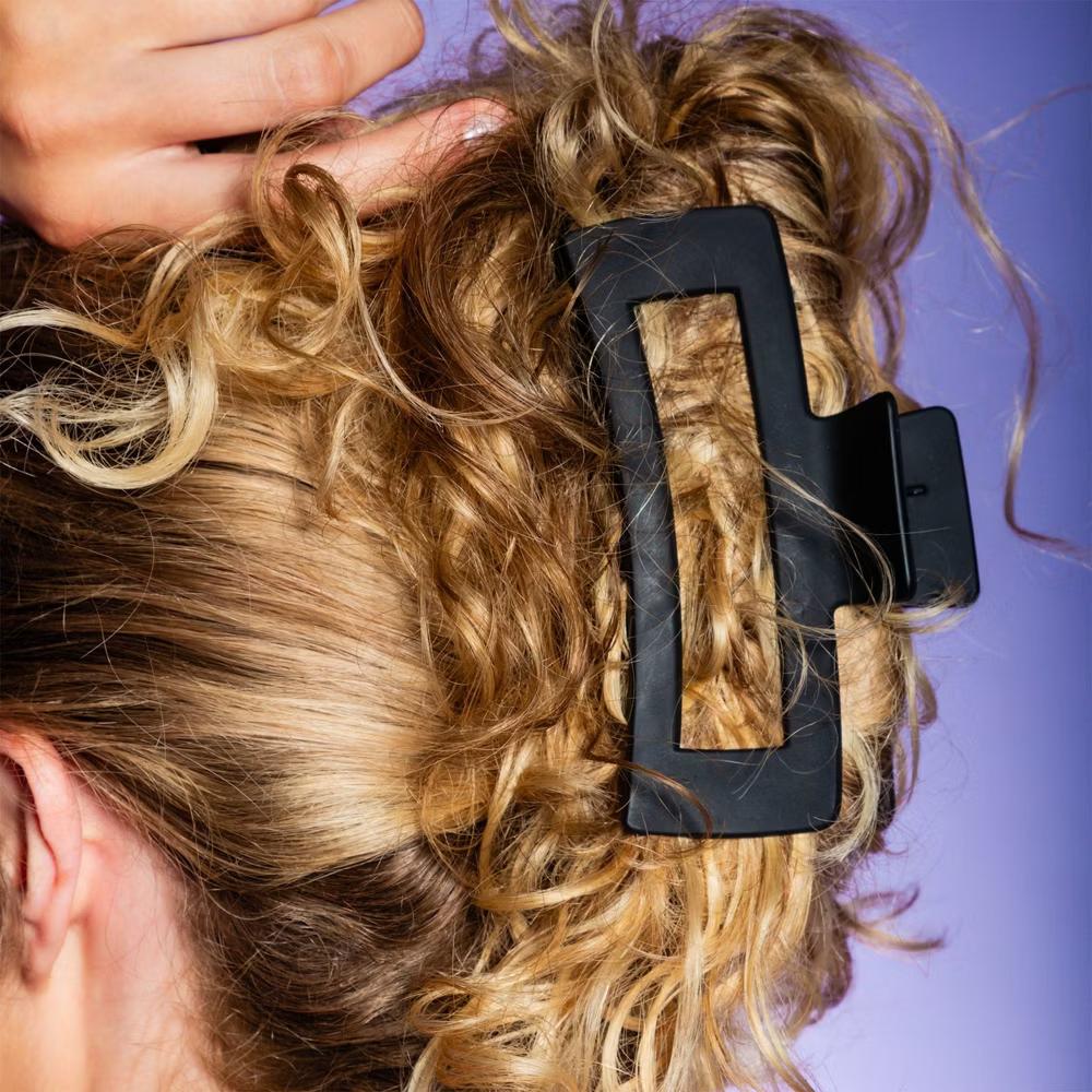 Locked In Jumbo Claw Clip for Thick Hair - Black - Image 2