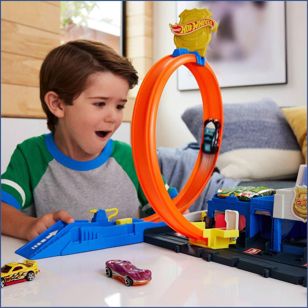 City Super Police Station Playset with Police Toy Car & Adjustable Track Loop 1:64 Scale - Image 4