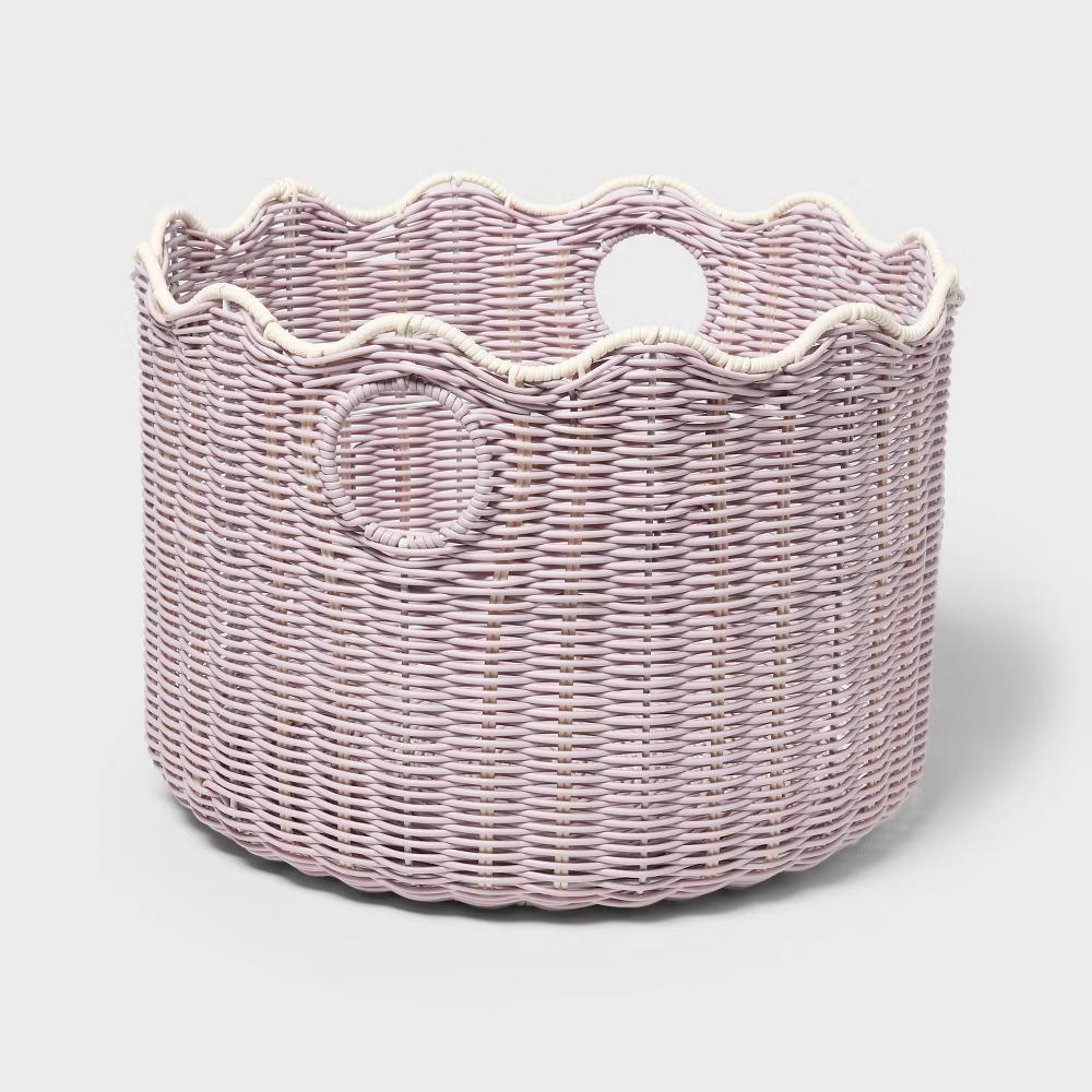 Scalloped Poly Rattan Floor Basket - Image 4