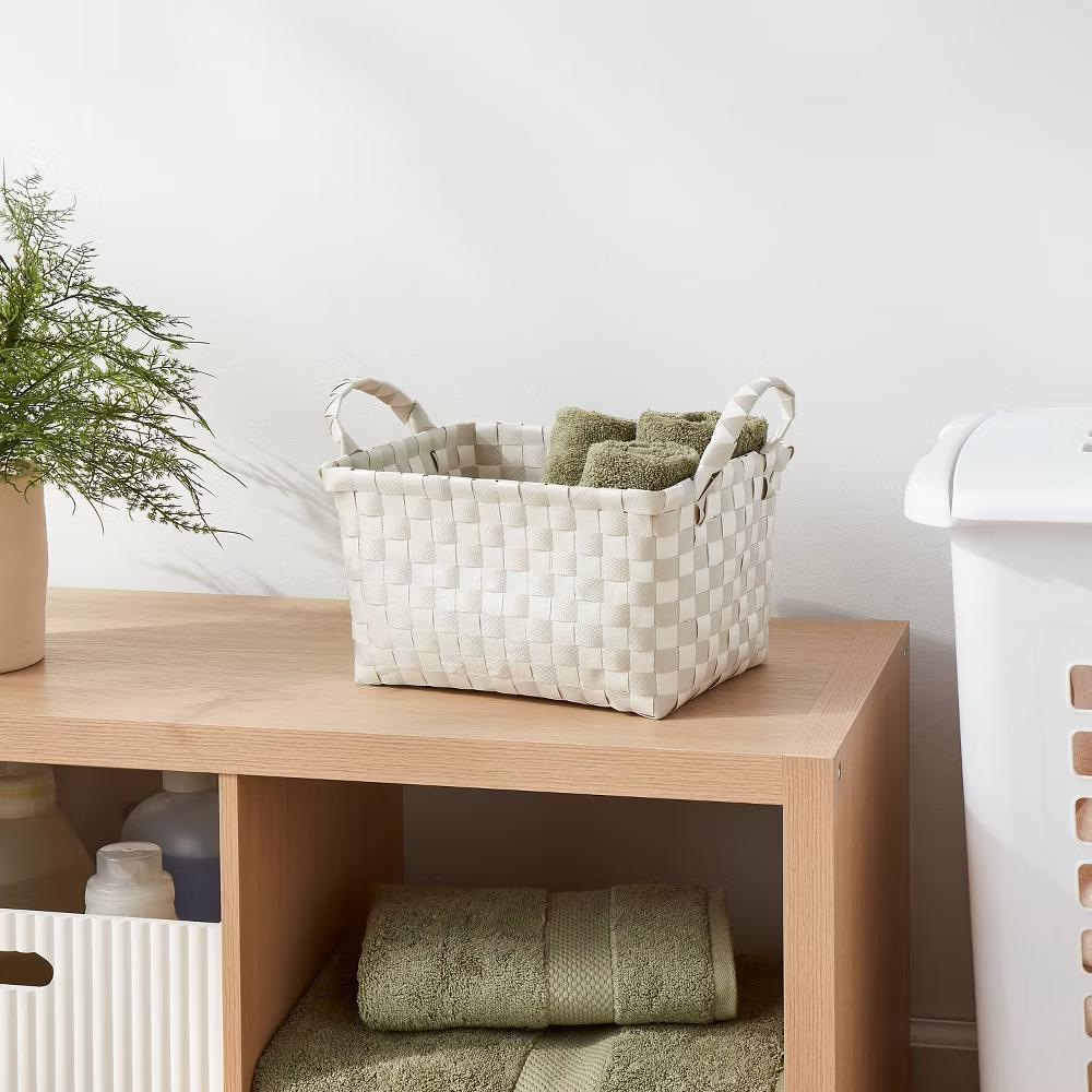Woven Plastic Basket Small - Image 6