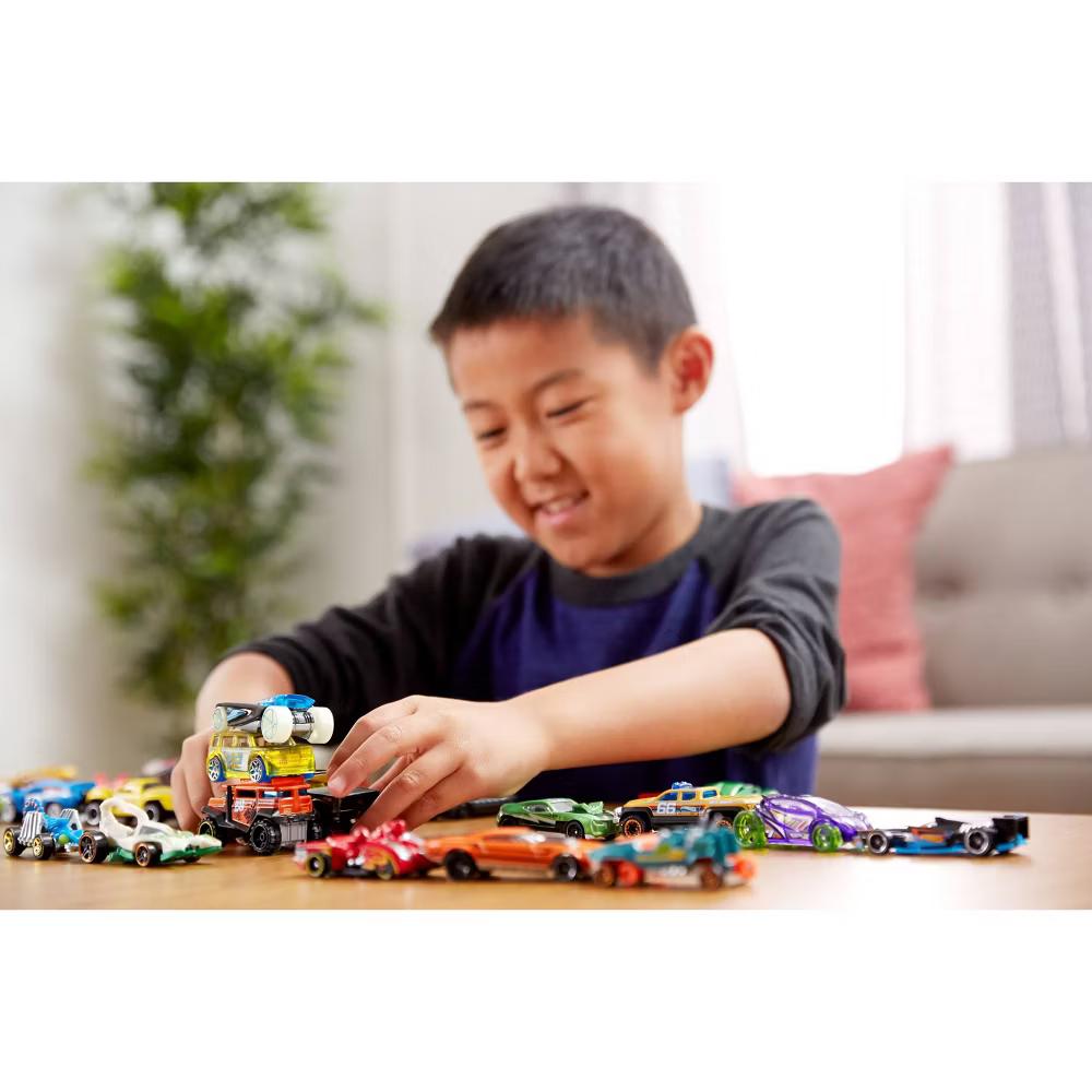Cars & Trucks Set with 1 Exclusive Car - 1:64 Scale - 8pk