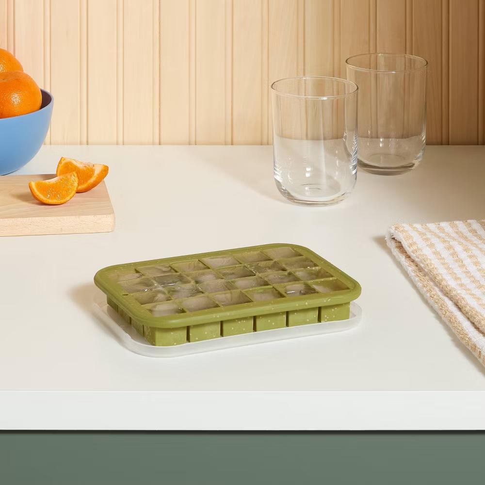 Silicone Ice Cube Tray with Lid - Image 2