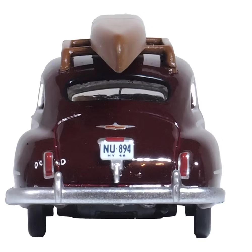 1946 DeSoto Suburban with Roof Rack and Canoe Royal Maroon 1/87 (HO) Scale Diecast Model Car - Image 4