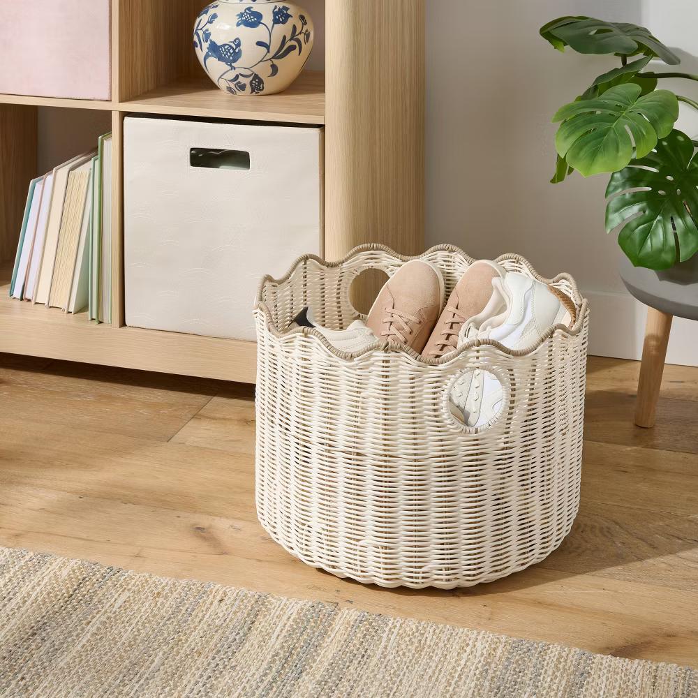 Scalloped Poly Rattan Floor Basket - Image 3