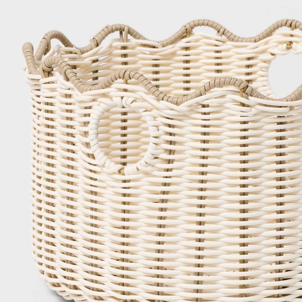 Scalloped Poly Rattan Floor Basket - Image 8