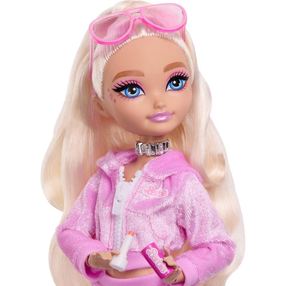 Dream Besties Weekend Getaway Malibu Fashion Doll with 7 Travel Themed Accessories - Image 5