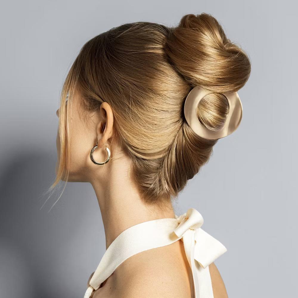 The Hair Edit Gilded Ellipse Flat Lay Claw Clip - Image 3